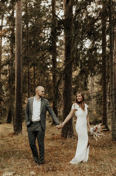 Bryllupsbilleder i skov af Louise Landgren, bryllupsfotograf
