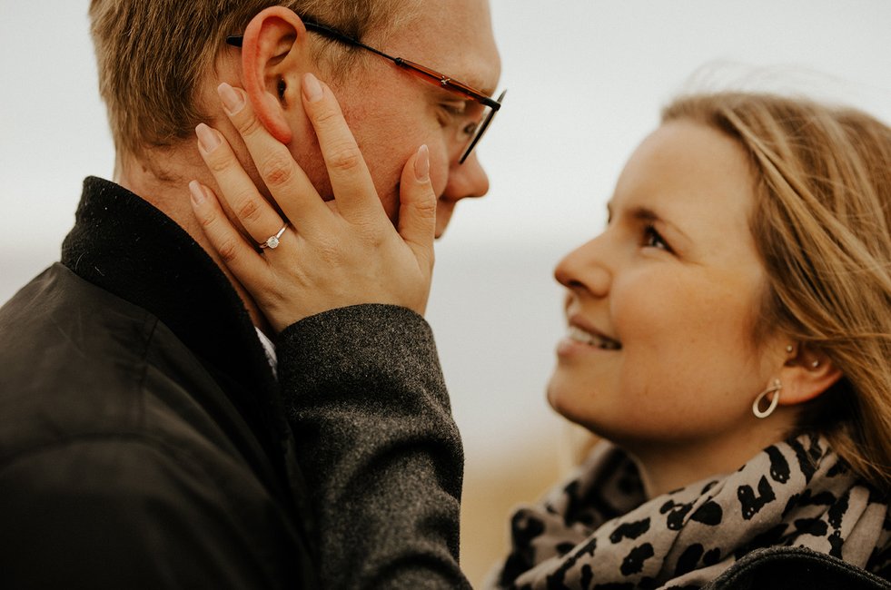 Forlovelse Liseleje strand Katja og Nikolaj, af fotograf Louise Landgren
